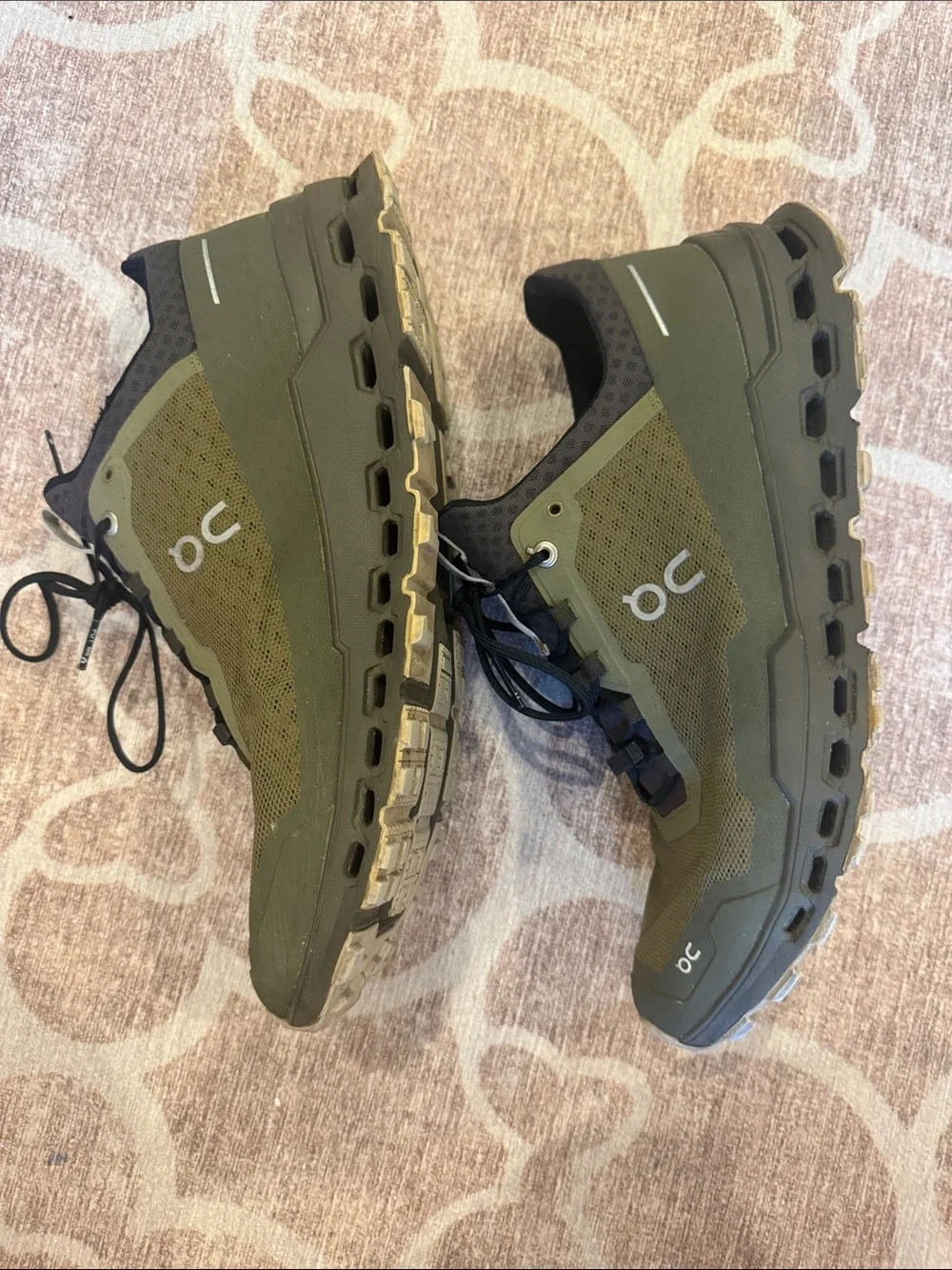 On Running Men's Ultra waterproof Olive with Black Accents size 11.5